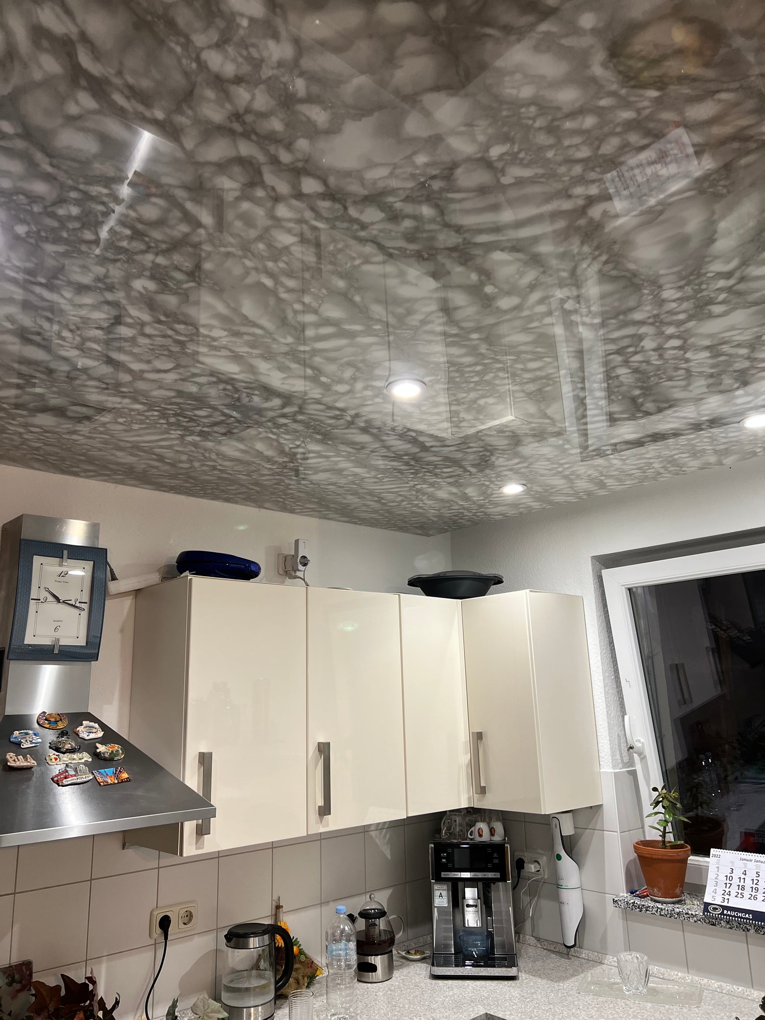Spanndecken Hingucker im Moderen Stil mit integrierten Lichtern in Grau